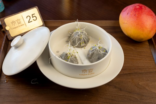 XIAOLONGBAO CON CALDO Y POLLO 3/UND